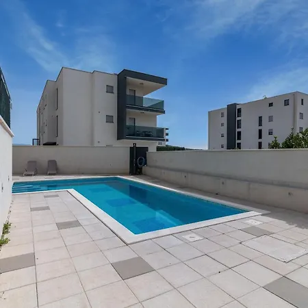Lorena Apartmán *