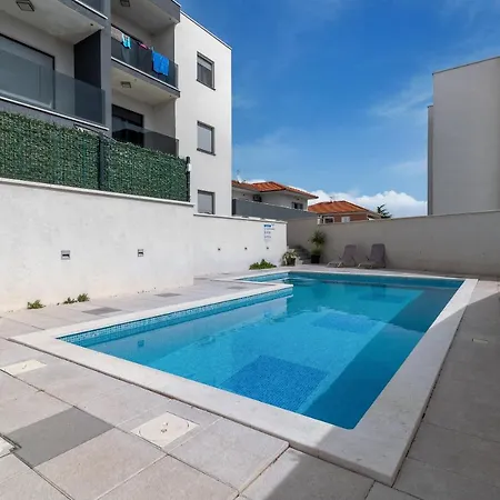 Lorena Apartmán *