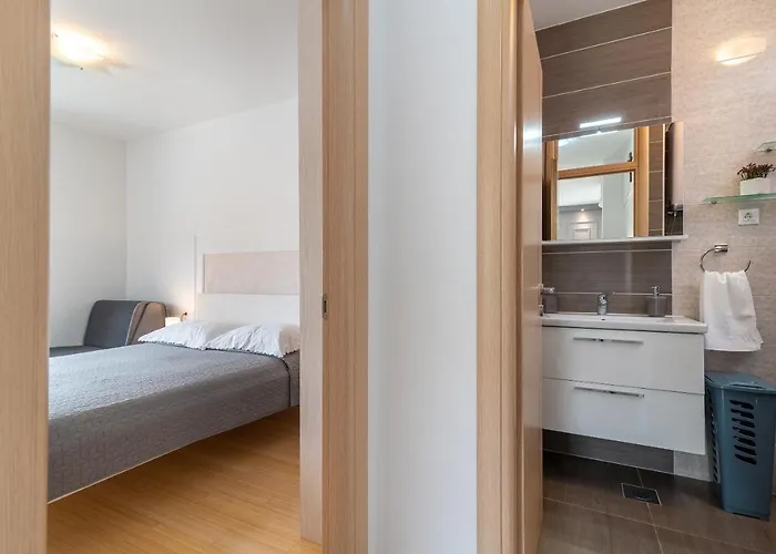 Lorena Appartement *