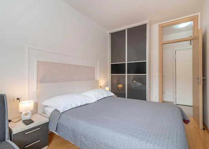 Lorena Appartement *