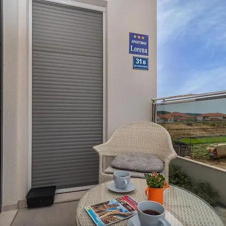 Lorena Appartement *