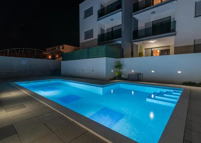 Lorena Τρογκίρ