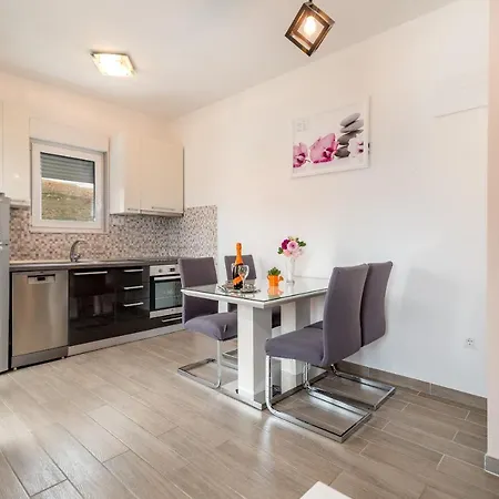 Lorena * トロギール