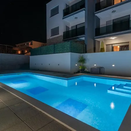 Lorena トロギール